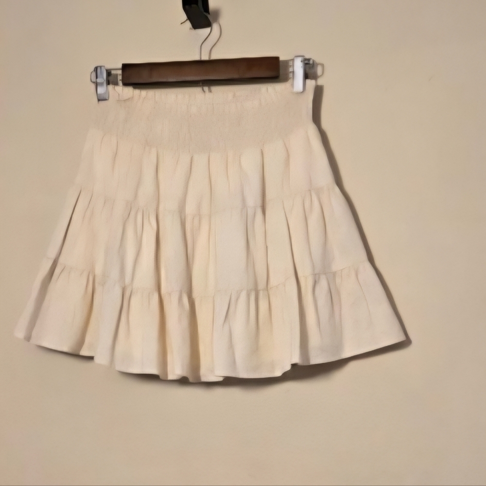 Women's UO Cream Tiered Mini Skirt - Picture 2 of 6